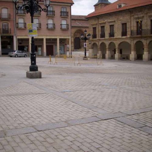 Renovación con pavimento granítico en Plaza Mayor