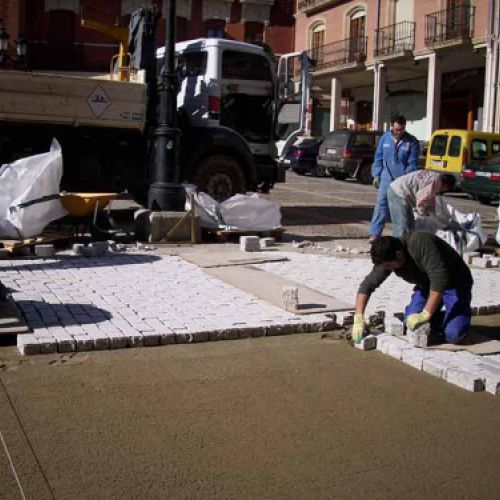 Renovación con pavimento granítico en Plaza Mayor