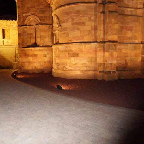 Iluminación de entorno Iglesia siglo XII